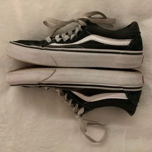 Vans low black and white